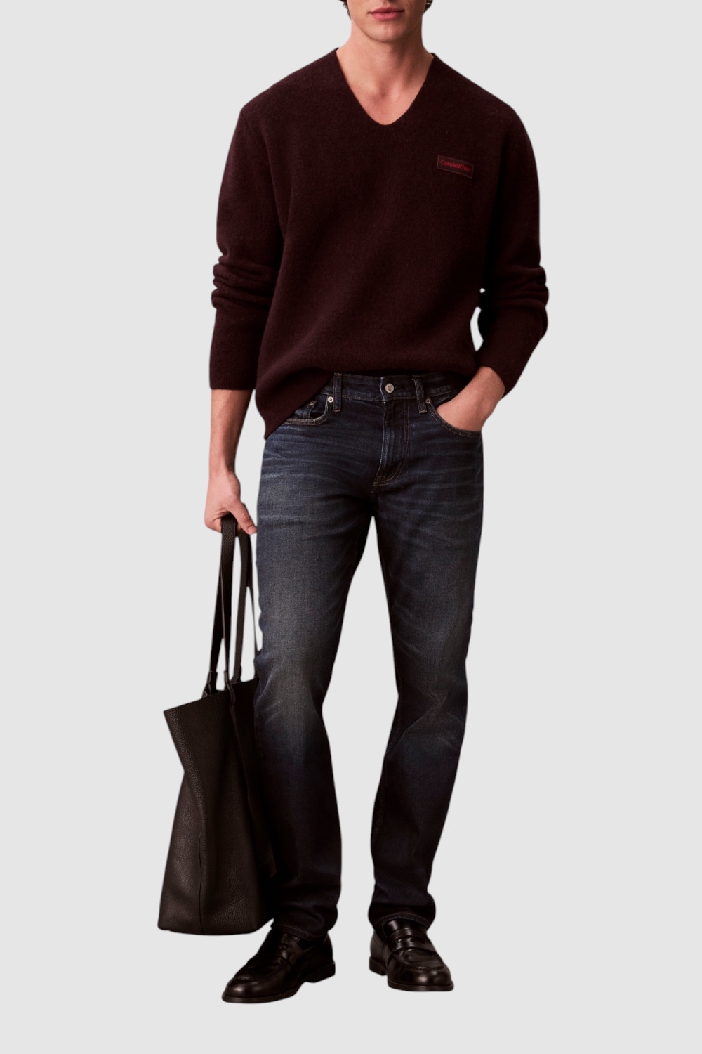 תמונת כל הלוק של מכנסי ג'ינס בגזרת סלים